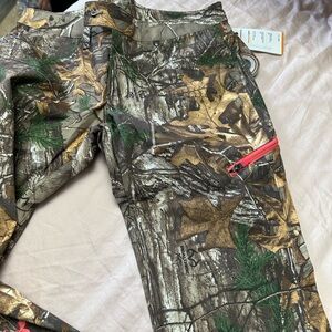 Under Armour Women’s  Camouflage Bottoms with Red Zipper